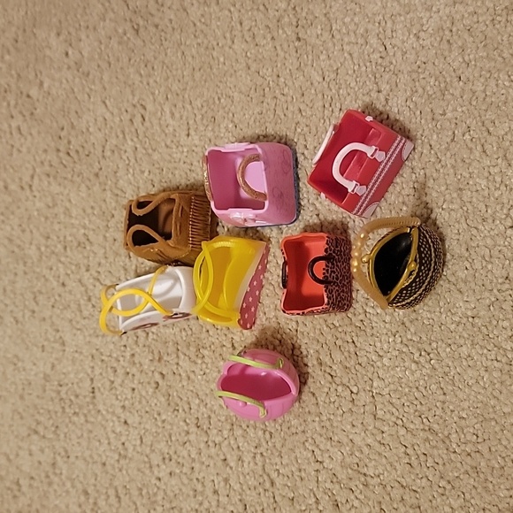 Large Lot of 32 LOL Surprise Dolls, 9 Babies, 42 Cups, 19 Pets and more - Picture 4 of 4